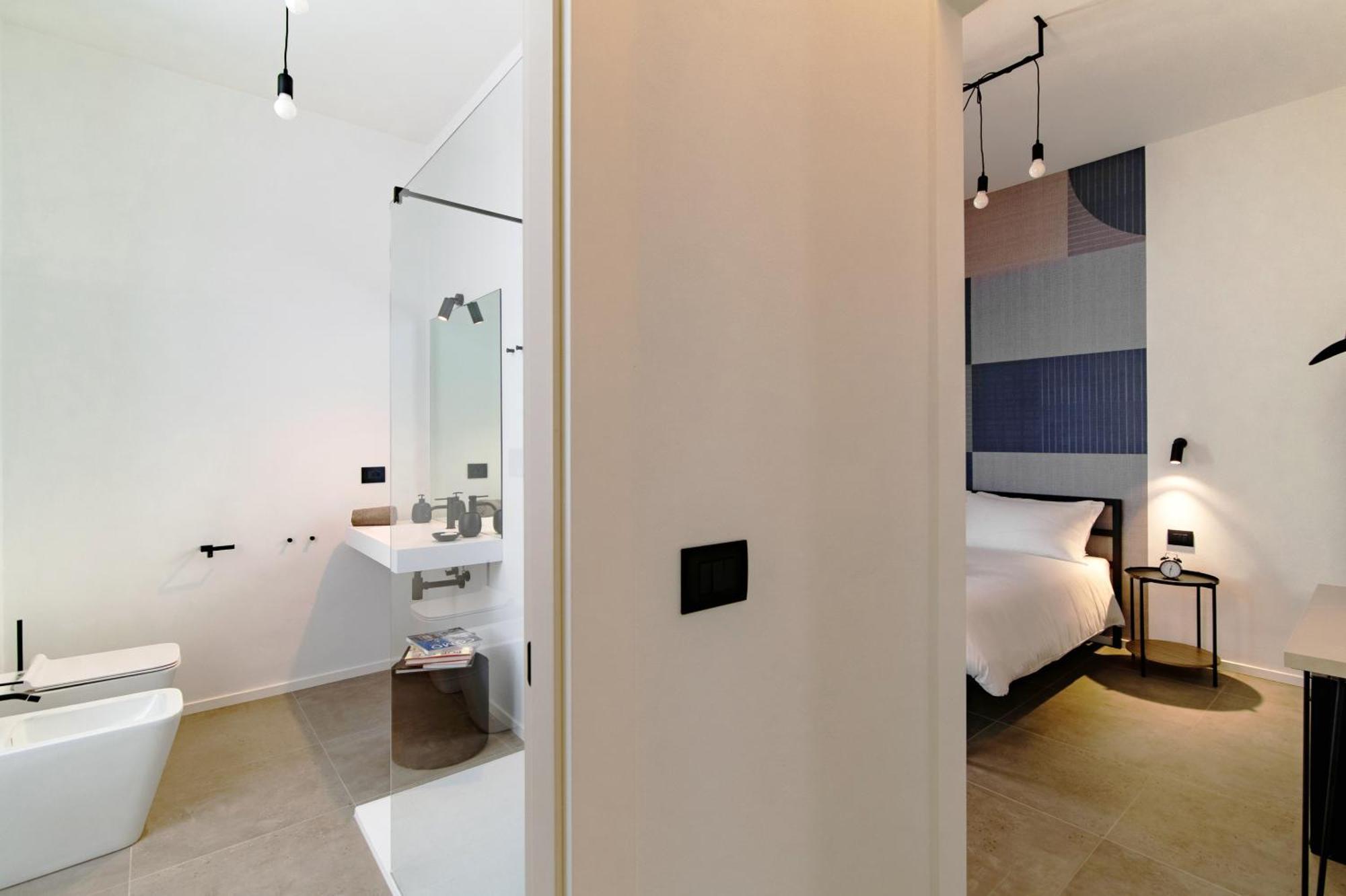 Guesthouse Linaio - The House Of Travelers Como Exterior photo