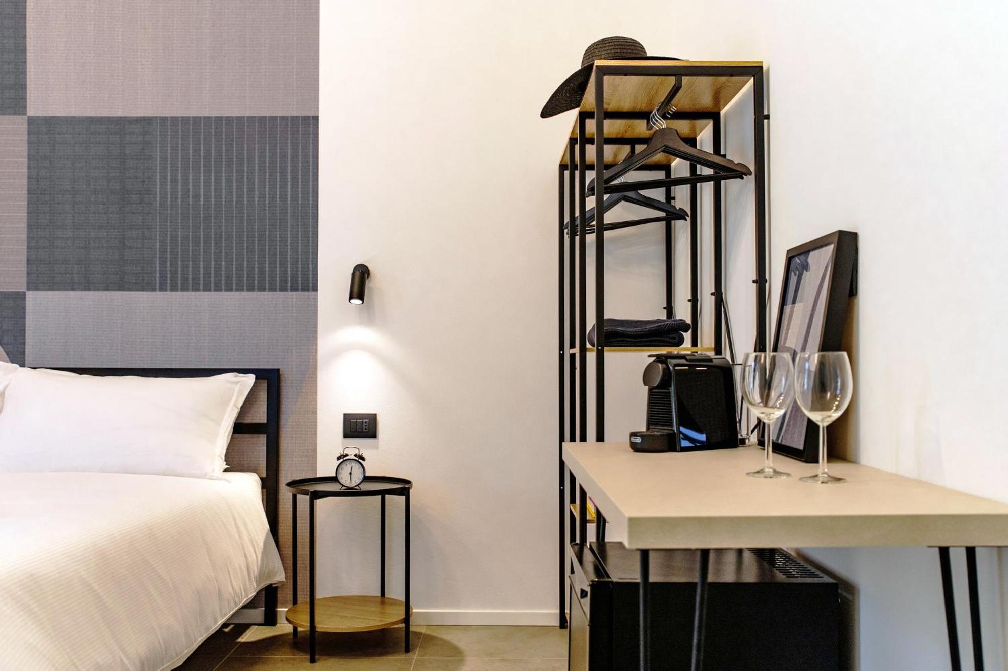Guesthouse Linaio - The House Of Travelers Como Exterior photo