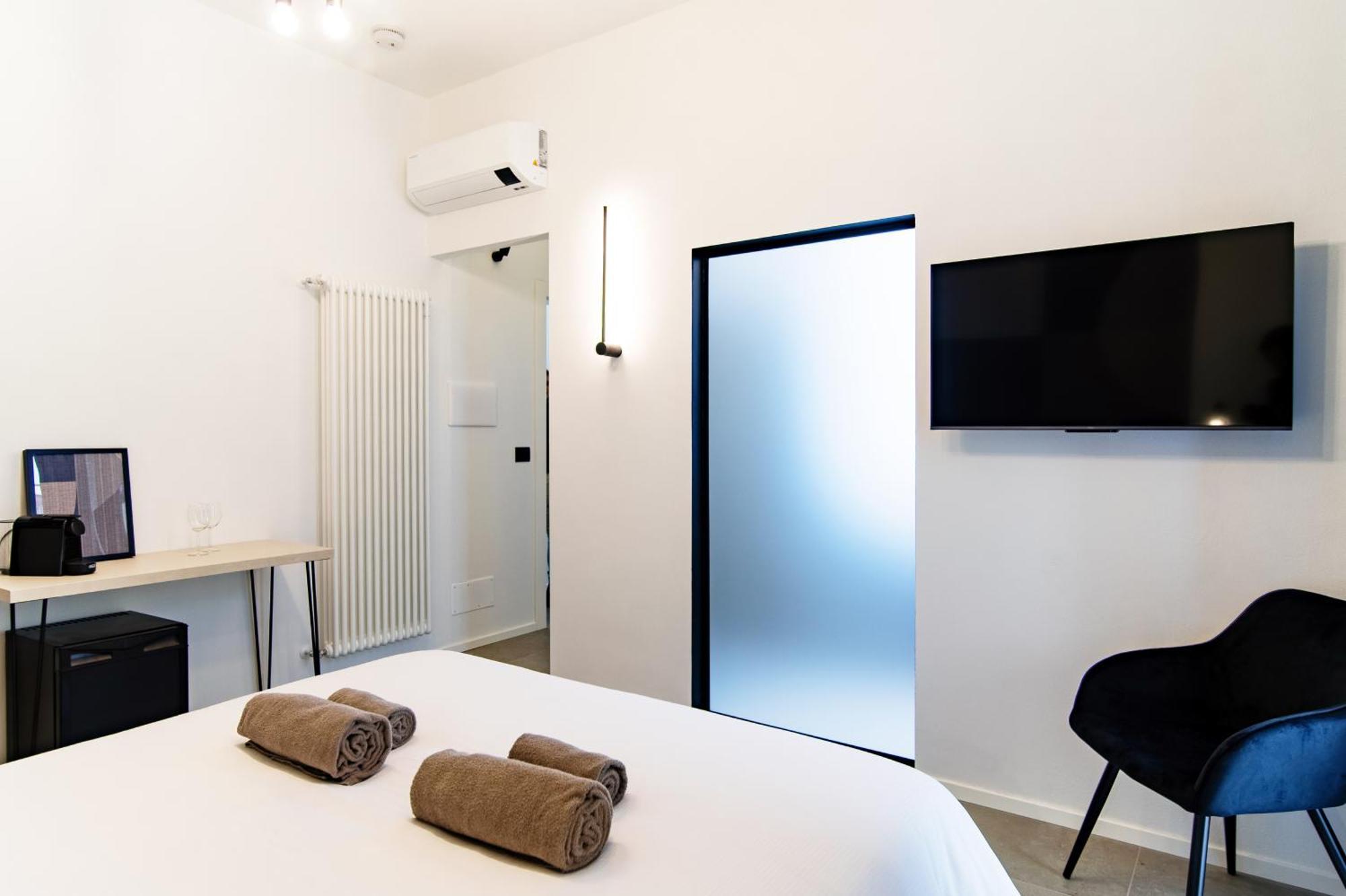 Guesthouse Linaio - The House Of Travelers Como Exterior photo