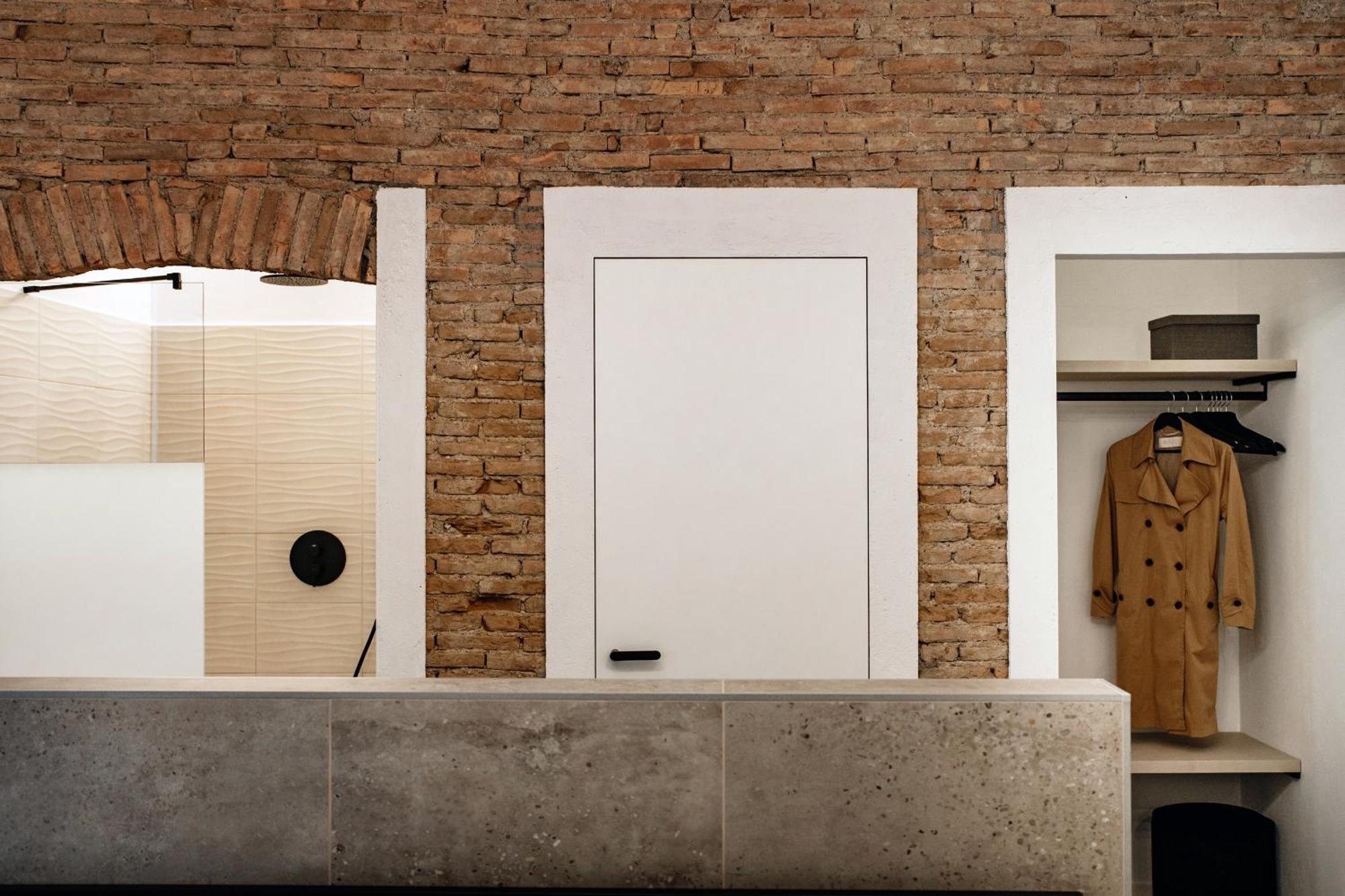 Guesthouse Linaio - The House Of Travelers Como Exterior photo
