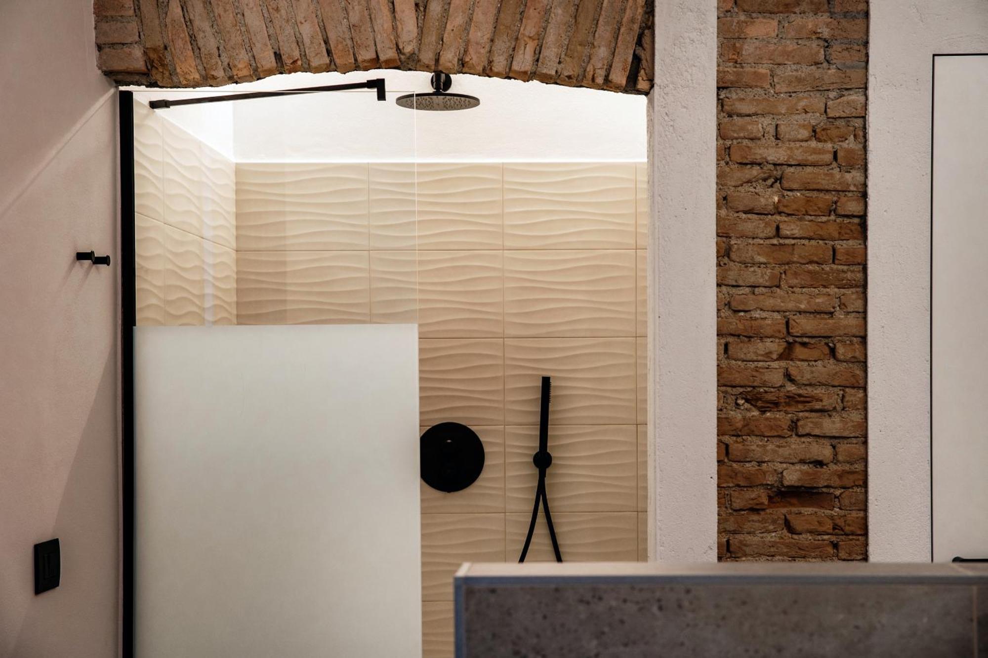 Guesthouse Linaio - The House Of Travelers Como Exterior photo