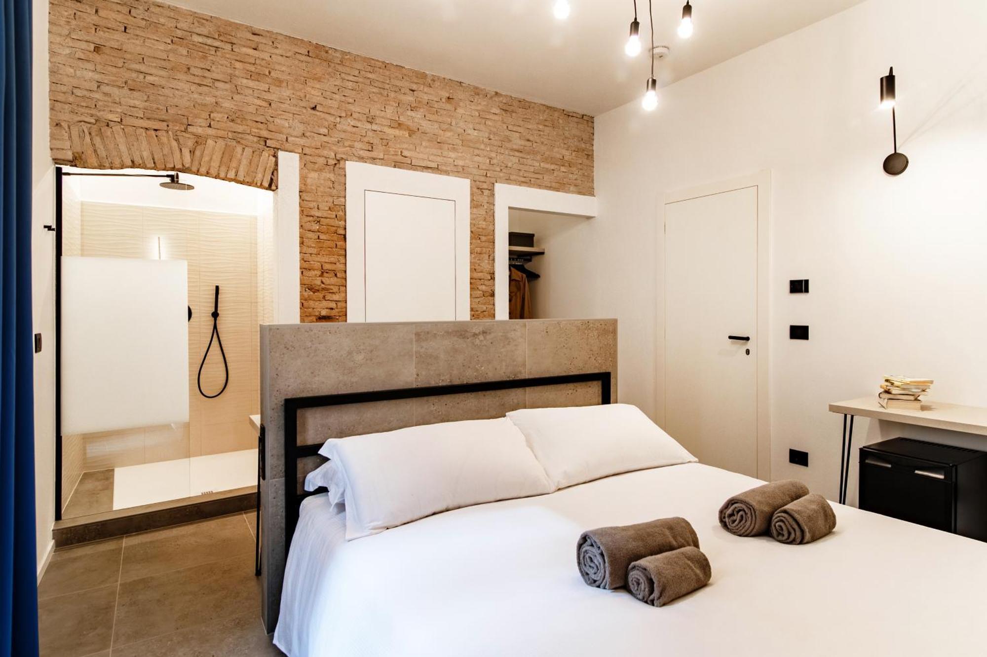 Guesthouse Linaio - The House Of Travelers Como Exterior photo