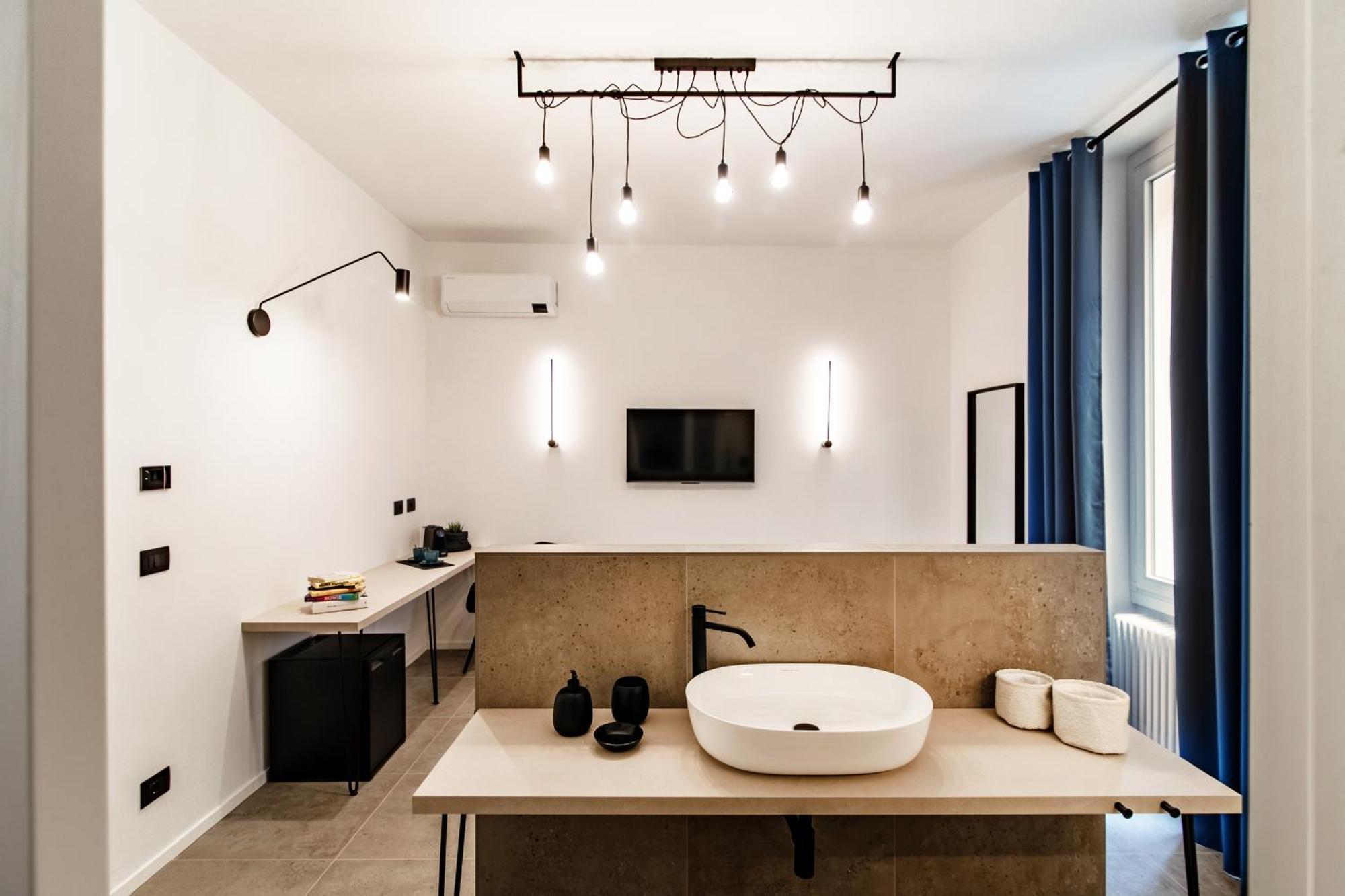 Guesthouse Linaio - The House Of Travelers Como Exterior photo