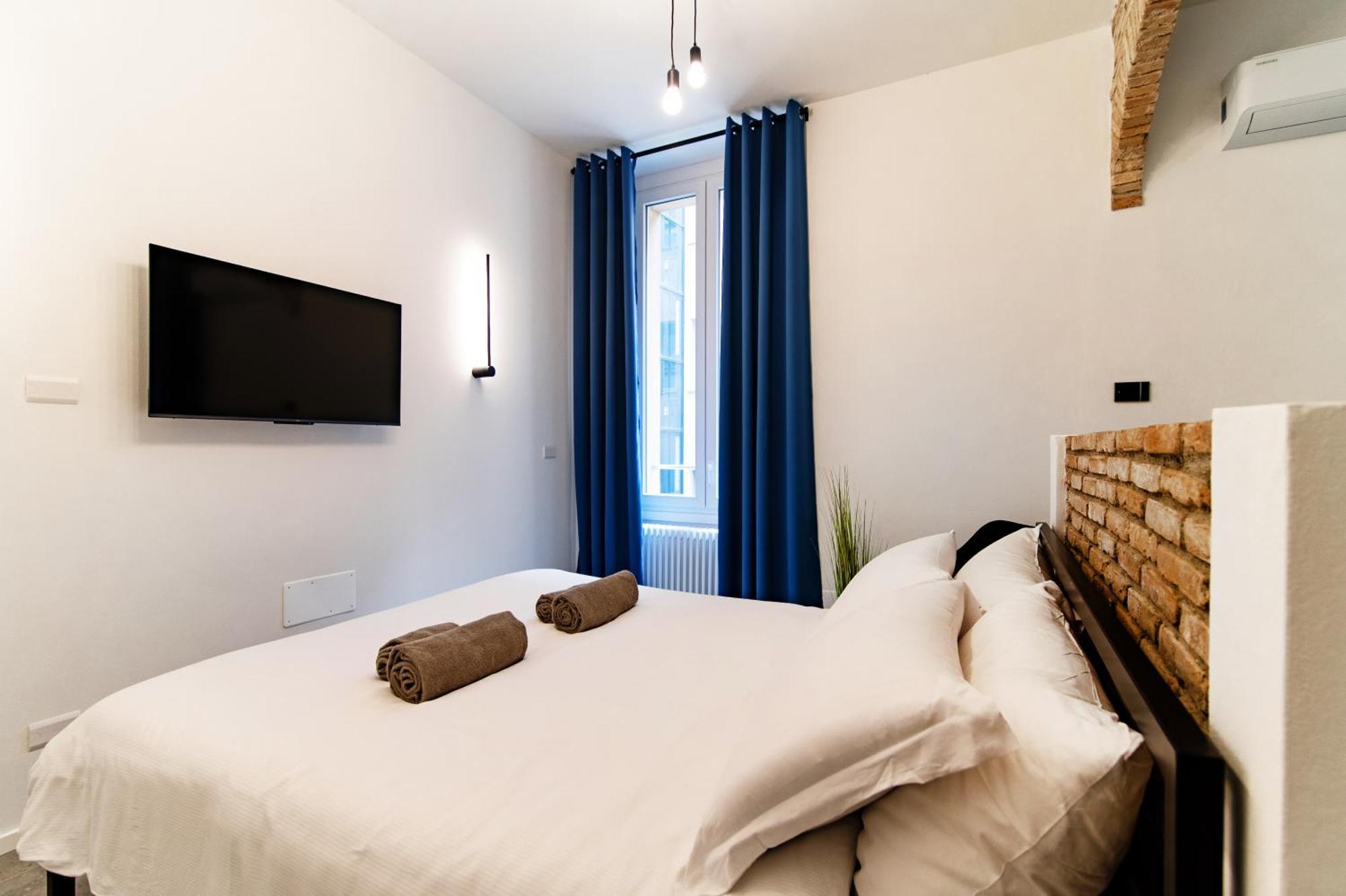 Guesthouse Linaio - The House Of Travelers Como Exterior photo