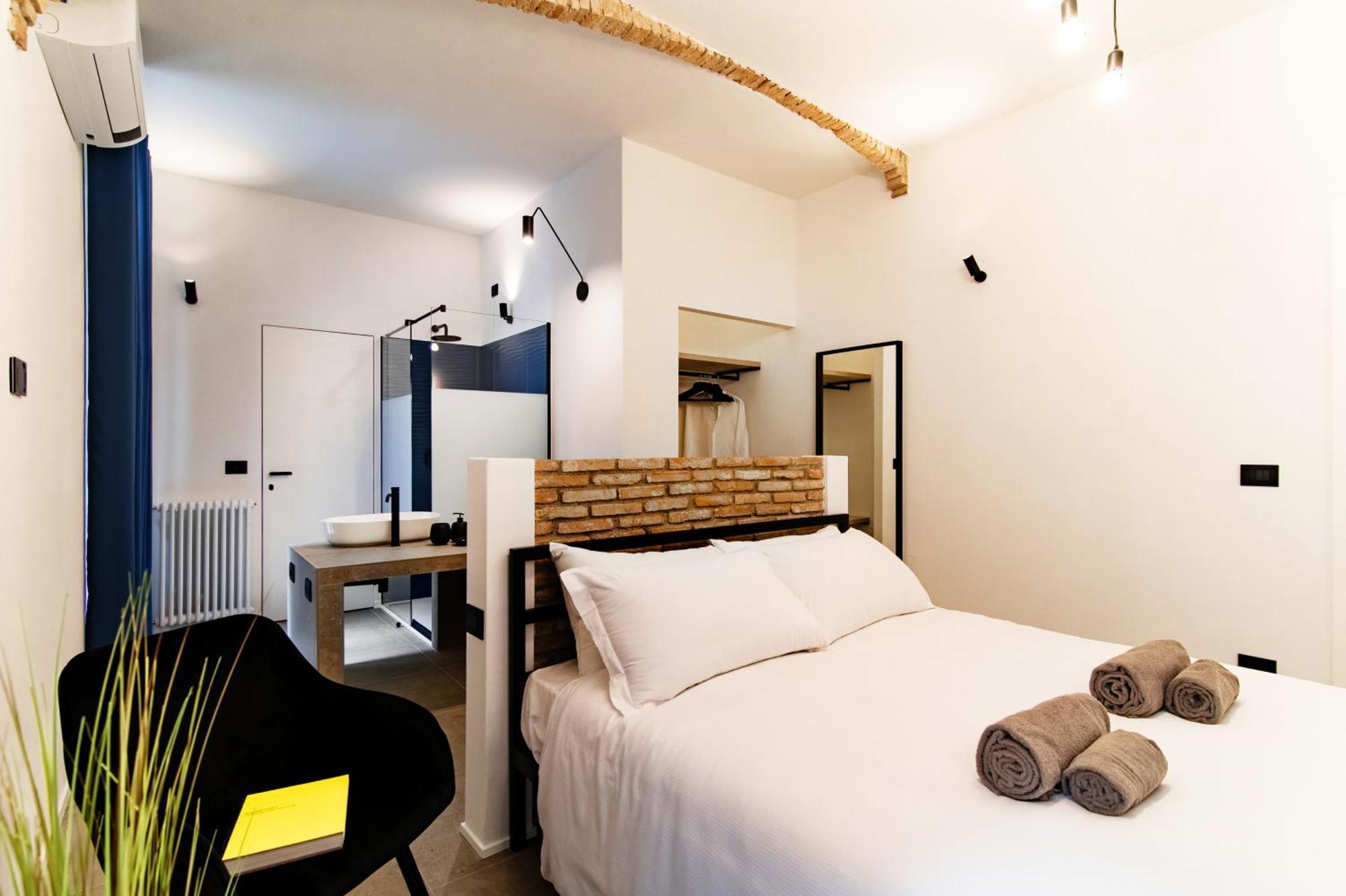Guesthouse Linaio - The House Of Travelers Como Exterior photo