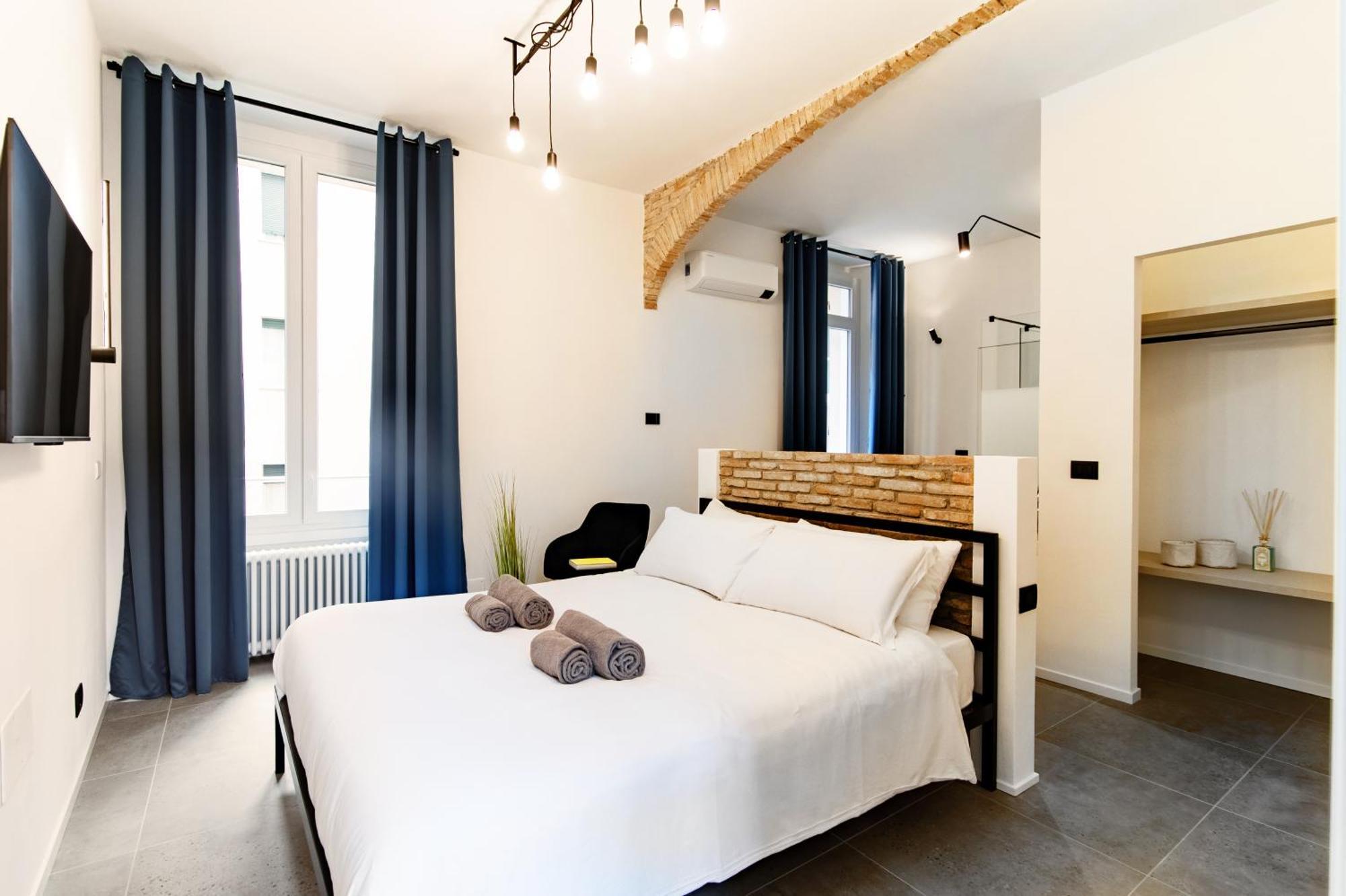 Guesthouse Linaio - The House Of Travelers Como Exterior photo